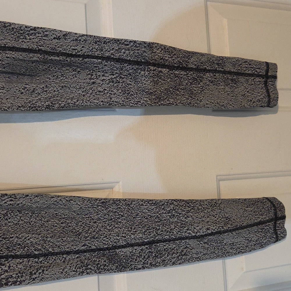 Lululemon Speed Tight V - Picture 5 of 10